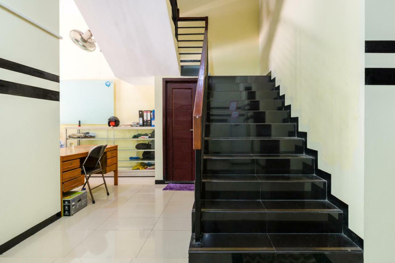 Reddoorz Syariah @ Ketintang Surabaya Exterior foto