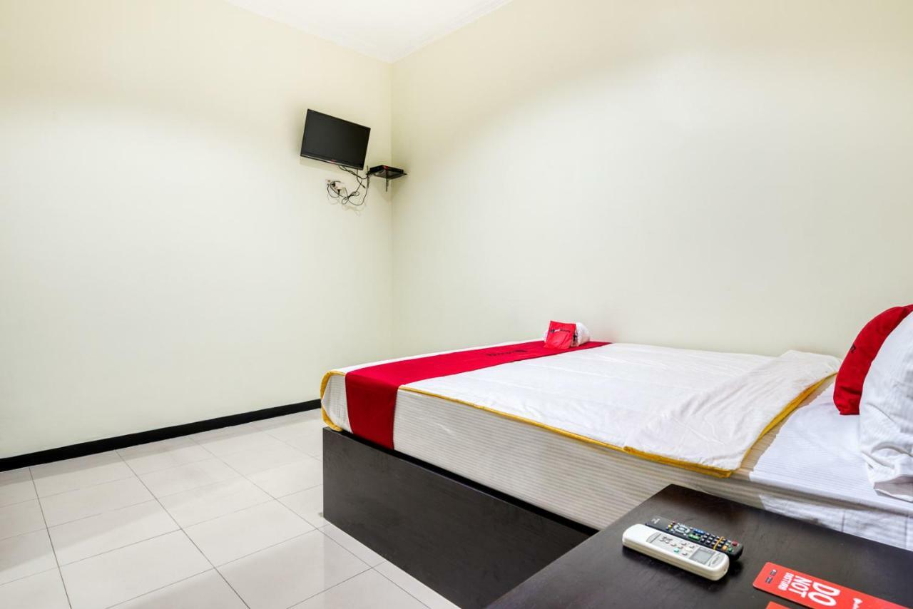 Reddoorz Syariah @ Ketintang Surabaya Exterior foto